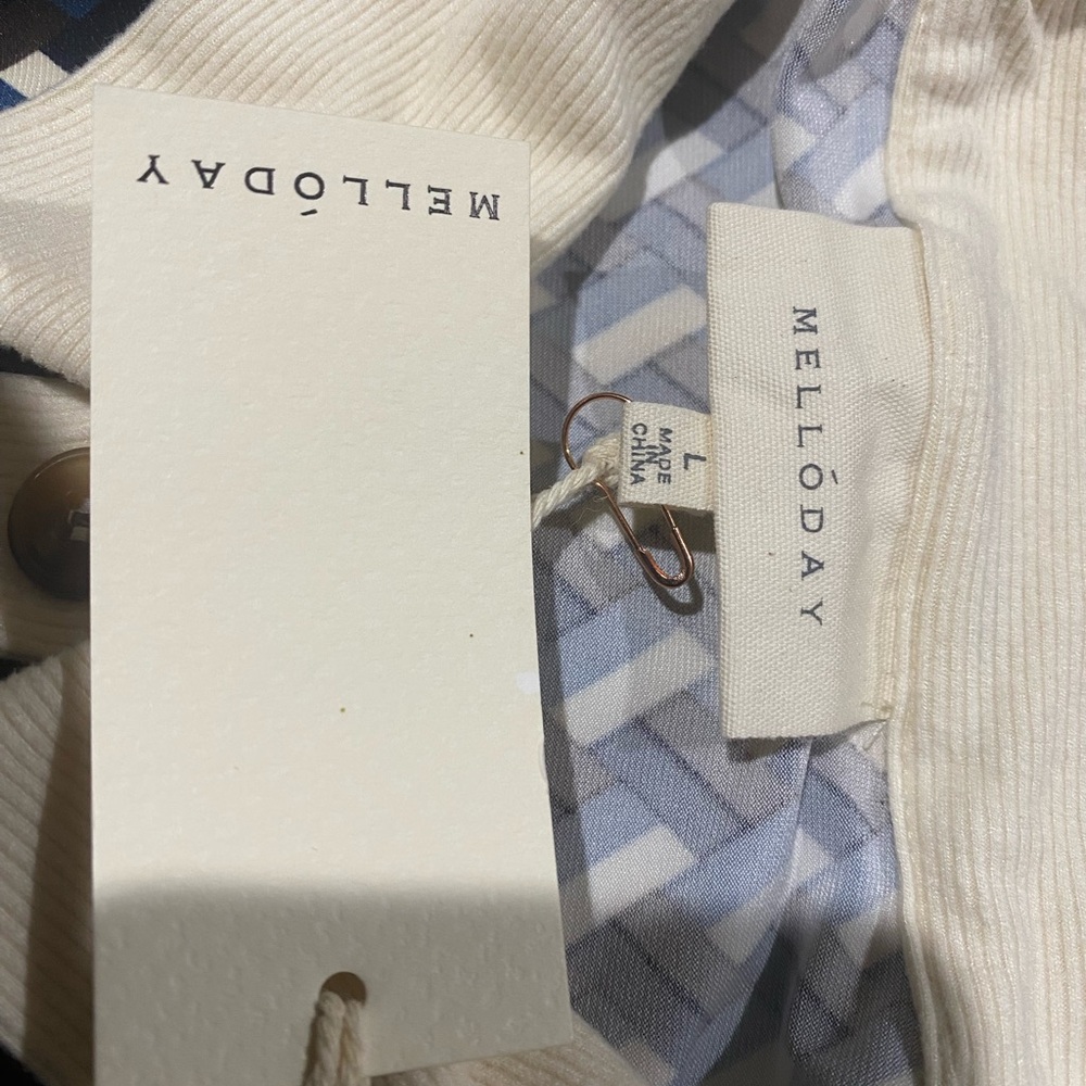 Elegant Navy and Cream Patterned Women's Top - Picture 4 of 4